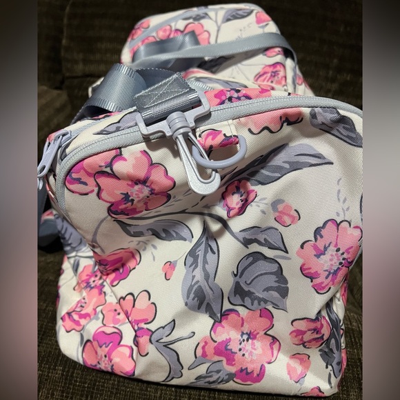 Vera Bradley Recycled Lighten Up Reactive large duffle bag - Picture 6 of 13